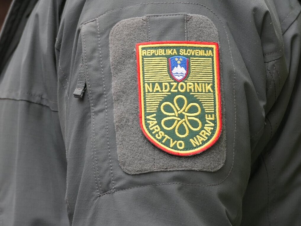 Znak naravovarstvenega nadzornika (foto: arhiv projekta LIFE-IP NATURA.SI)