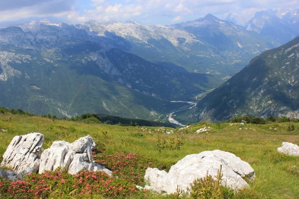 Pogled z Breginjskega stola na dolino reke Soče
